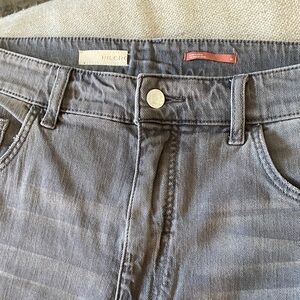 EUC Pilcro Anthropologies Gray Denim Trousers Soft Distressed Relaxed Fit 31